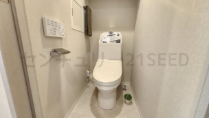 お手入れのしやすい床材を採用し、清潔を保ちやすいトイレです。 トイレ