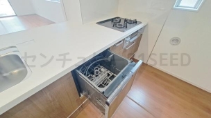 家事の負担を軽減してくれる食器洗い乾燥機を標準で備えています。
キッチン