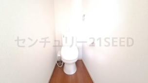 清潔感あふれる明るいトイレ。温水洗浄便座付きで快適にご使用いただけます。
トイレ